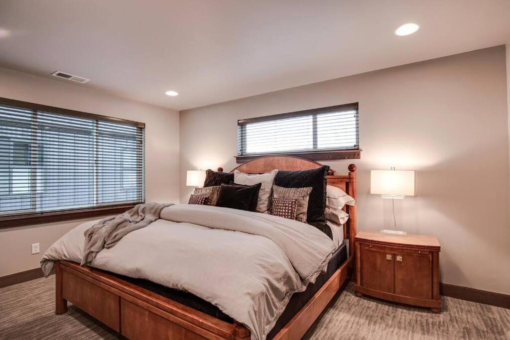 Luxury Townhome On The Park With Bridger Mtn Views Bozeman Extérieur photo