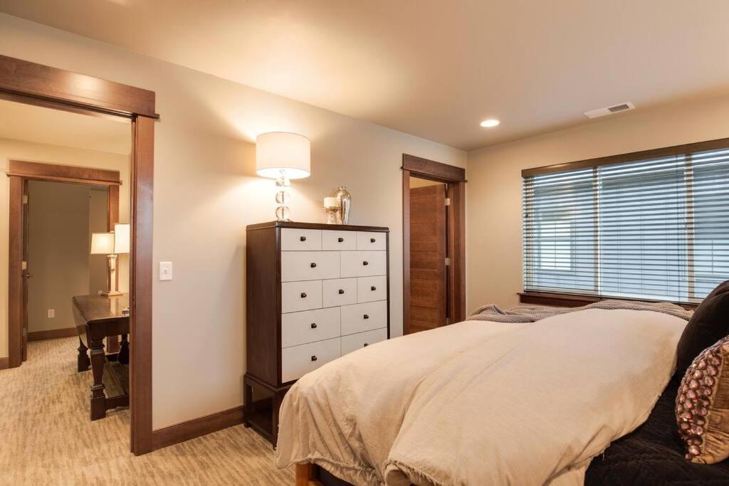 Luxury Townhome On The Park With Bridger Mtn Views Bozeman Extérieur photo