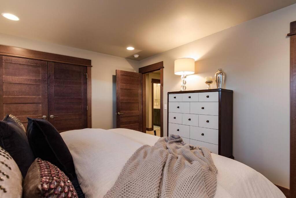 Luxury Townhome On The Park With Bridger Mtn Views Bozeman Extérieur photo