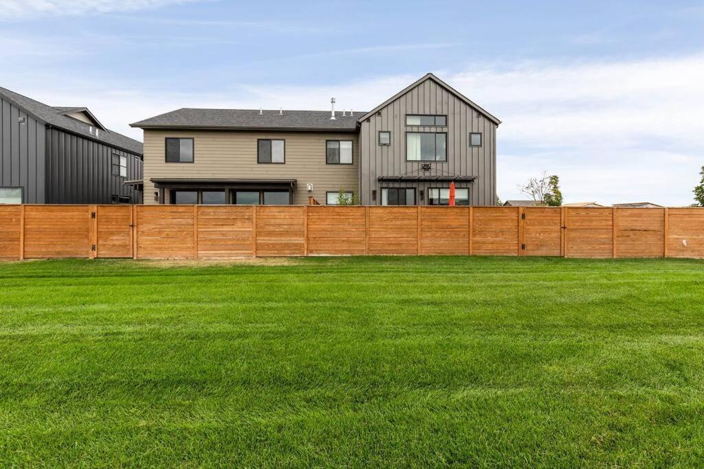 Luxury Townhome On The Park With Bridger Mtn Views Bozeman Extérieur photo