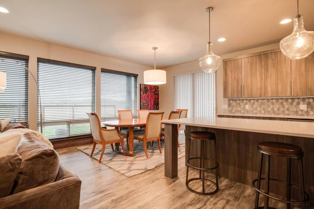 Luxury Townhome On The Park With Bridger Mtn Views Bozeman Extérieur photo
