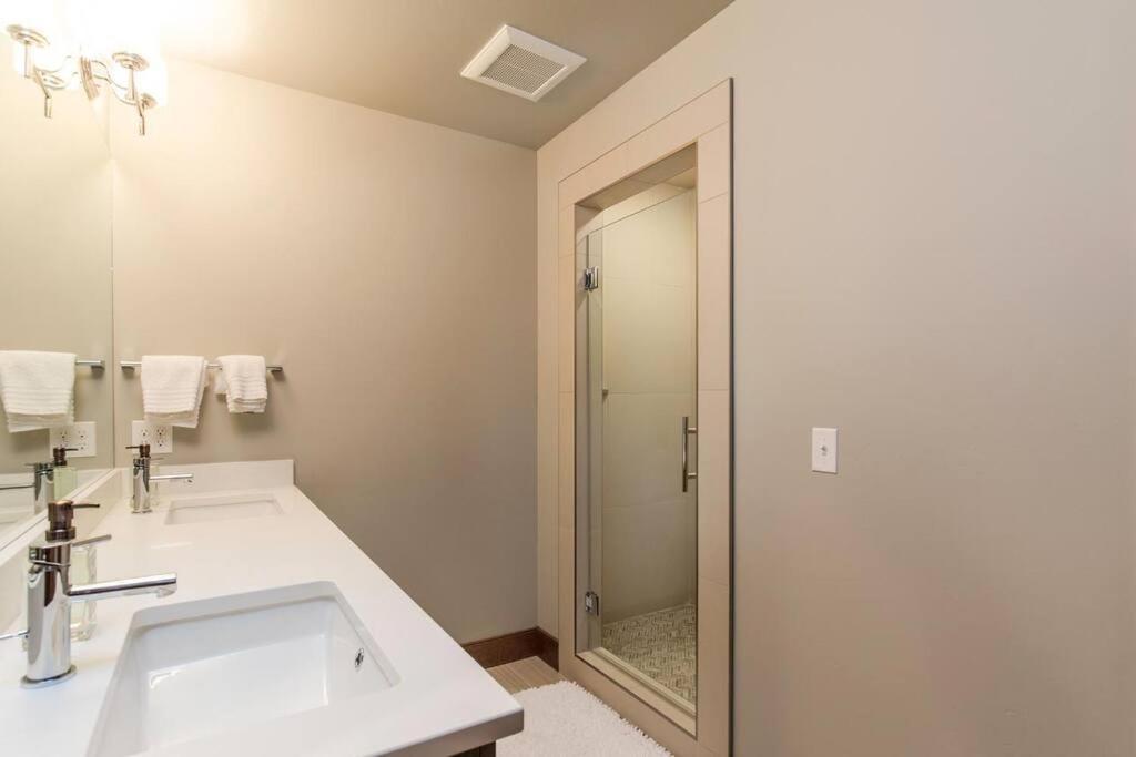 Luxury Townhome On The Park With Bridger Mtn Views Bozeman Extérieur photo