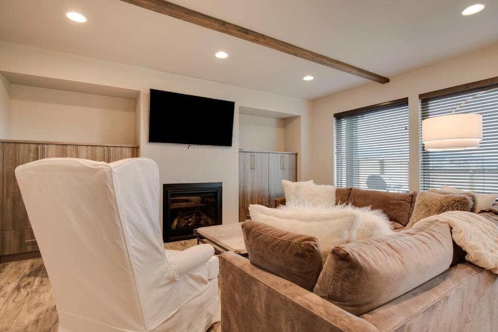 Luxury Townhome On The Park With Bridger Mtn Views Bozeman Extérieur photo